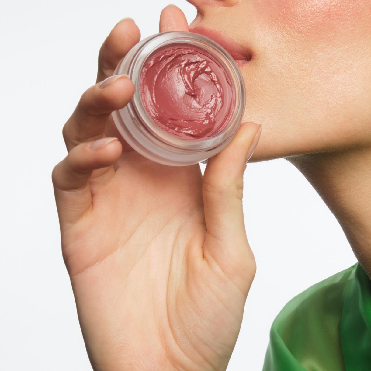goop Beauty Colorblur Glow Balm