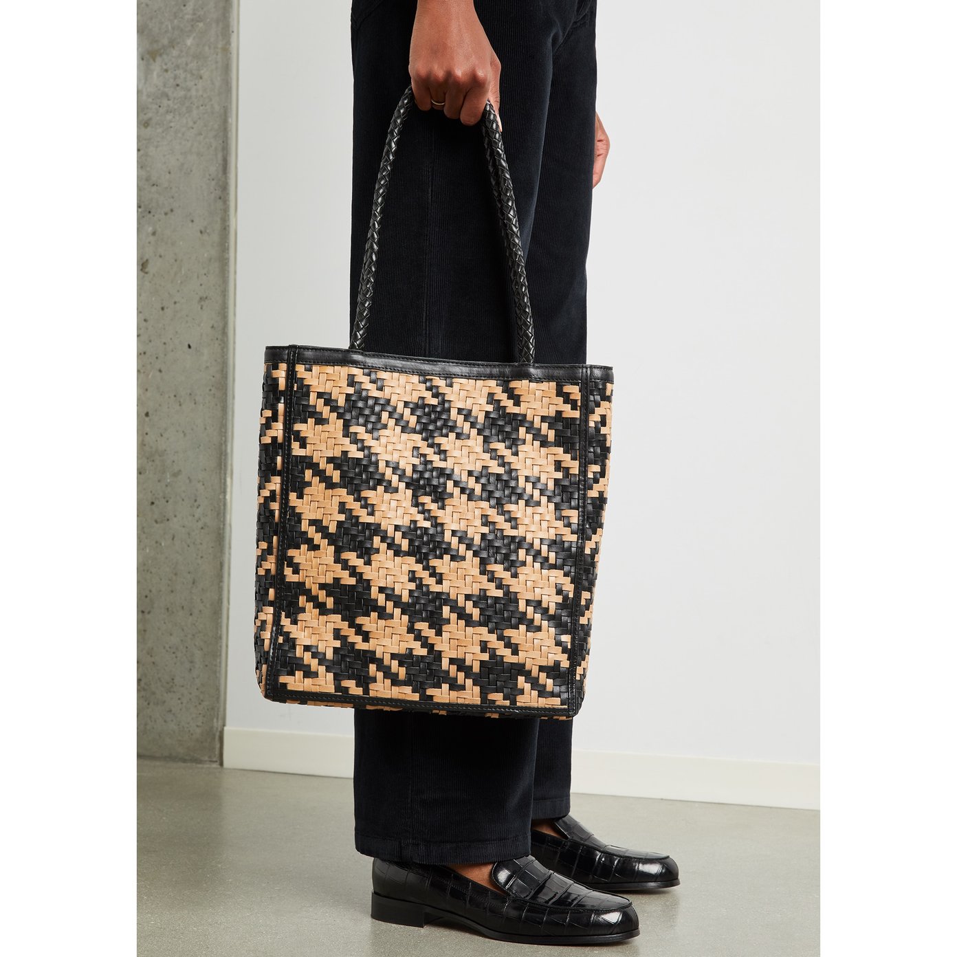 369 Louis Vuitton Shopping Bags Stock Photos - Free & Royalty-Free