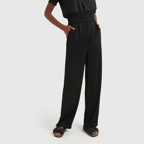 ESSE The Black Trousers