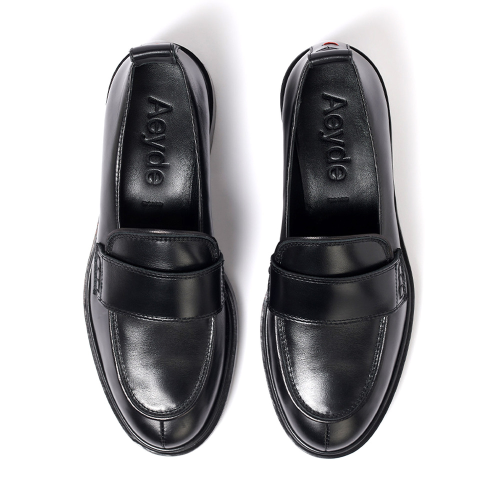 vold specifikation håndjern Aeyde Ruth Black Calf Leather Loafers | goop