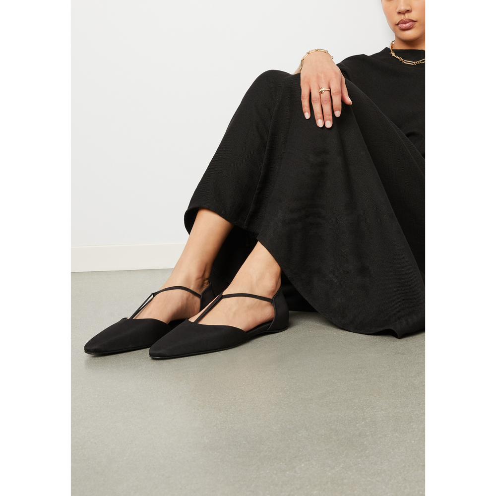 Toteme The T-Strap Flats In Black 200, Size IT 40