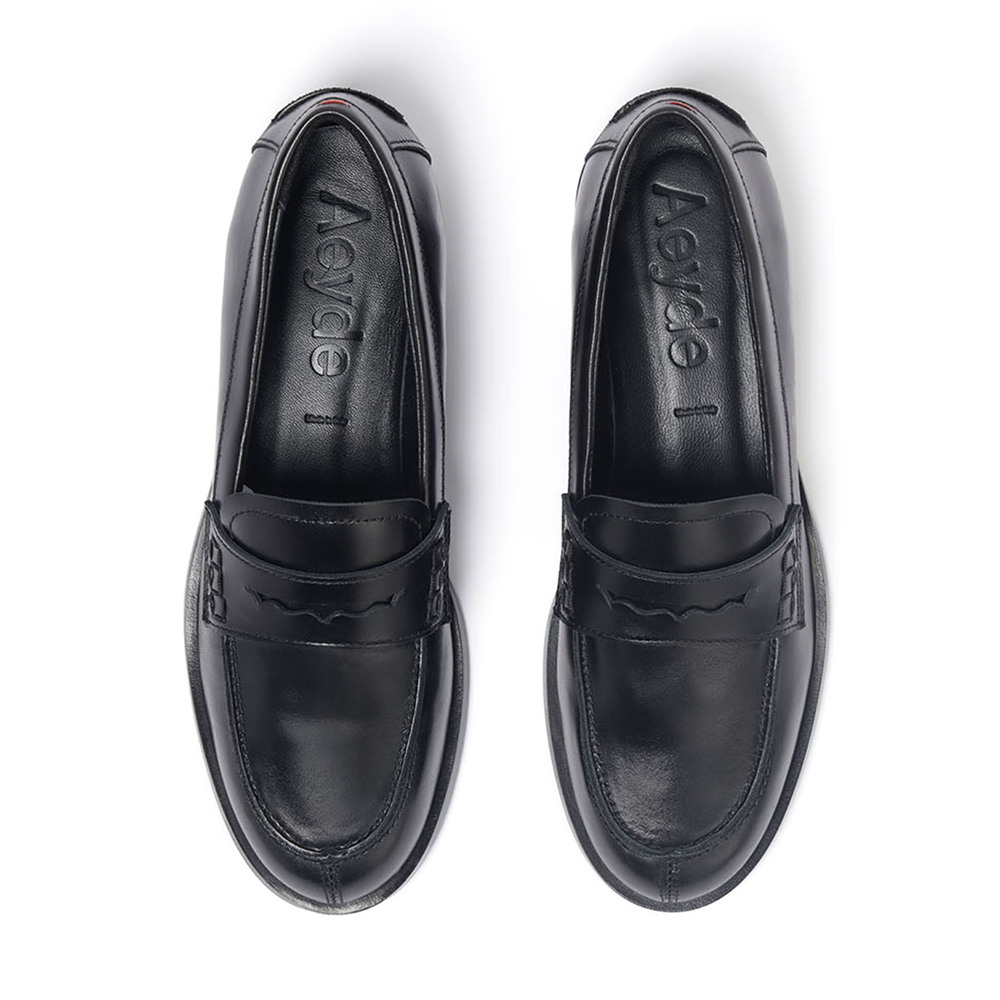 Aeyde Round Head Loafer Shoes In Black
