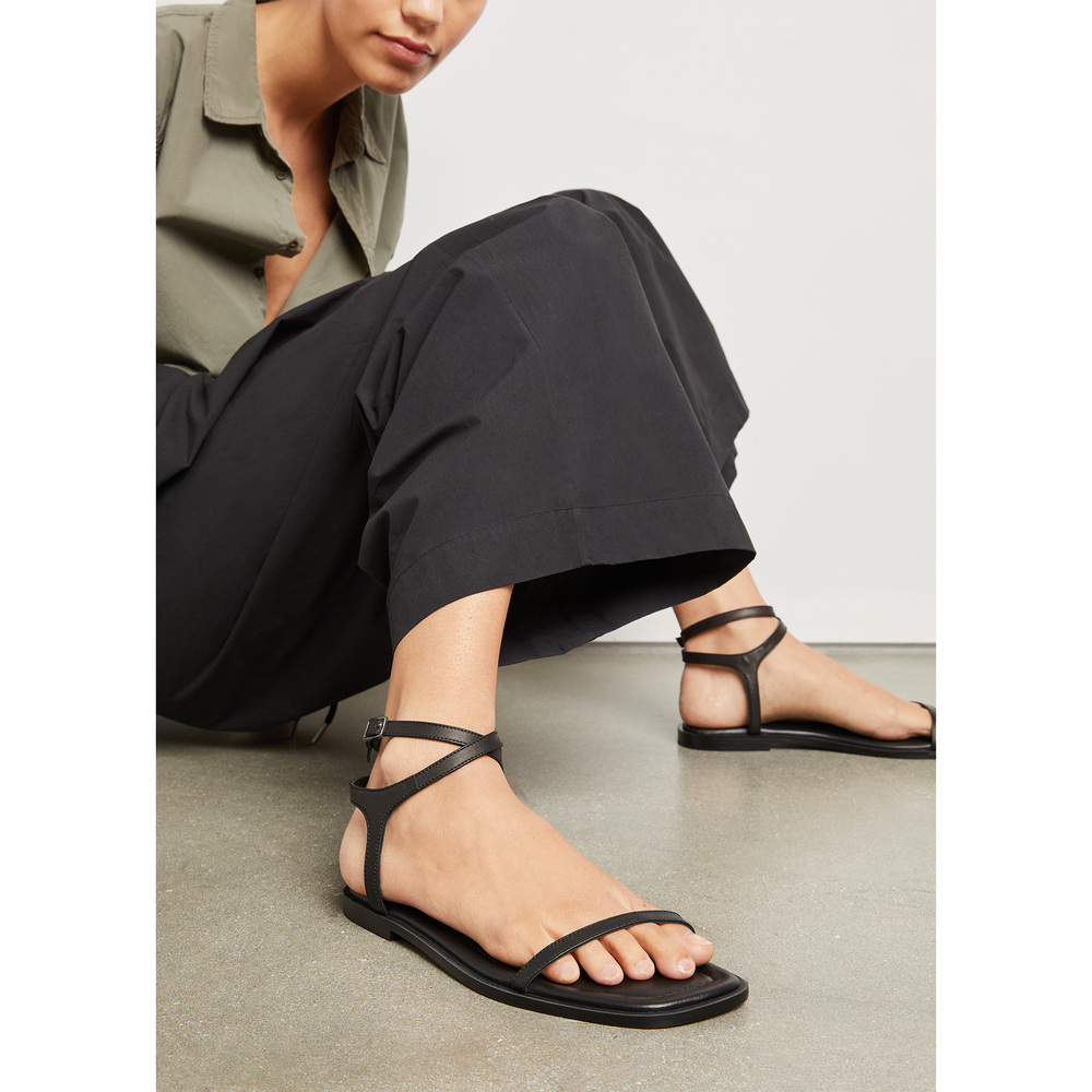 A Emery Viv Sandals In Black, Size IT 36