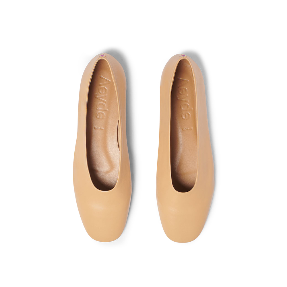 Aeyde Kirsten Flats In Chai, Size IT 39